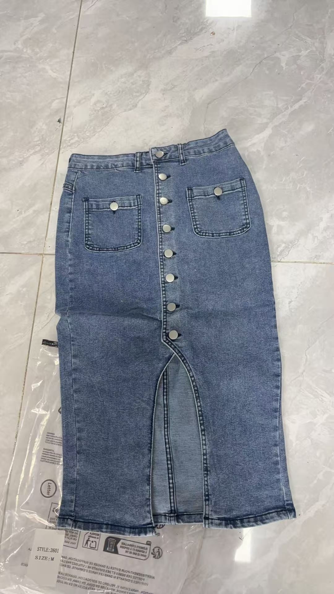 Button Front Denim Midi Skirt - Bodycon Fit Front Slit Patch Pockets
