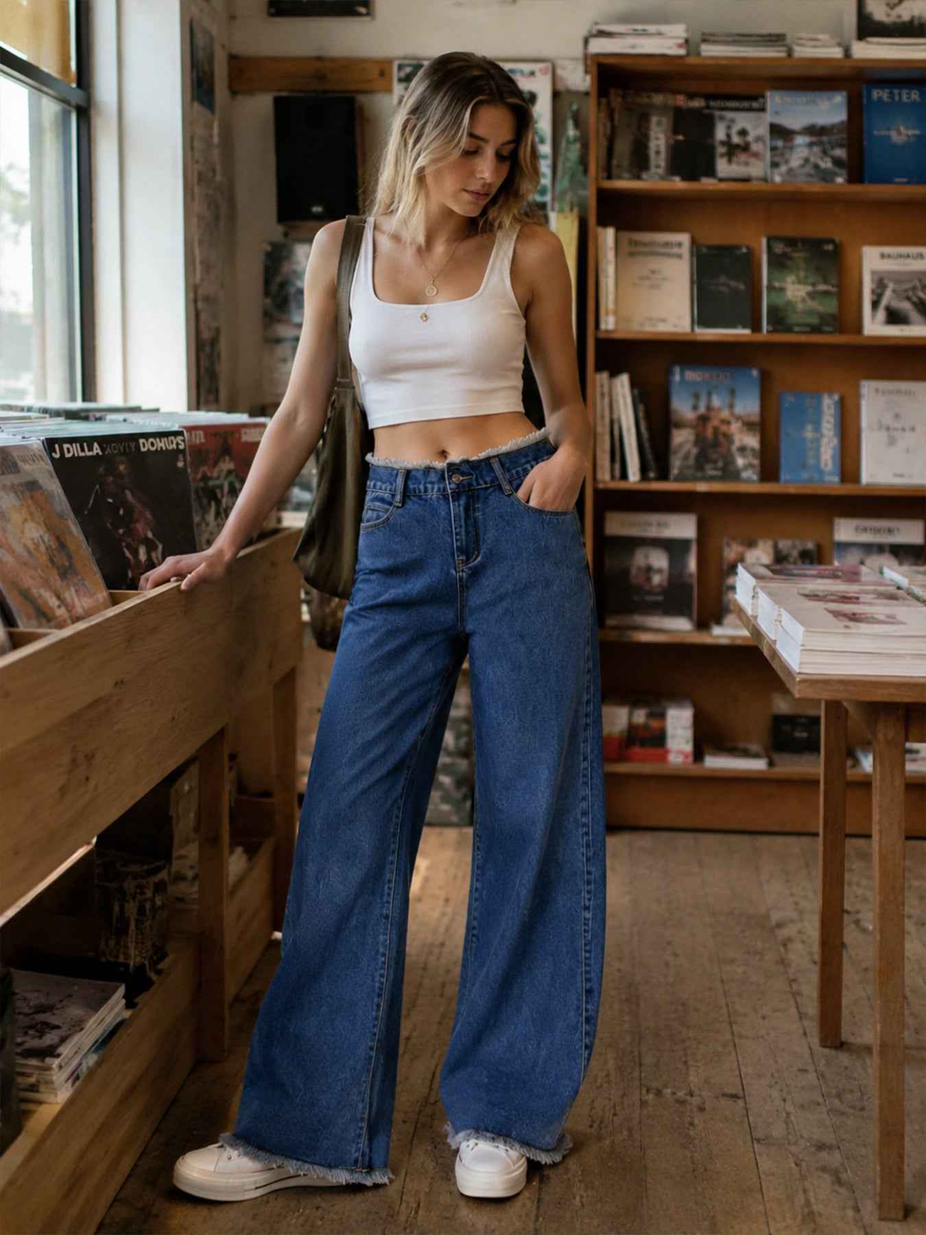 New Women's High-quality Low-rise Frayed Hem Loose Straight Leg Denim Wide-leg Pants, Fashionable And Versatile, Suitable For All Seasons.