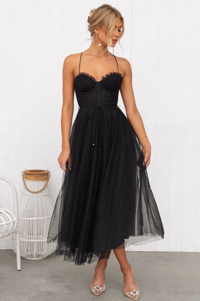 Elegant Mesh Party Evening Dress featuring a fitted bodice and tulle skirt, perfect for formal occasions