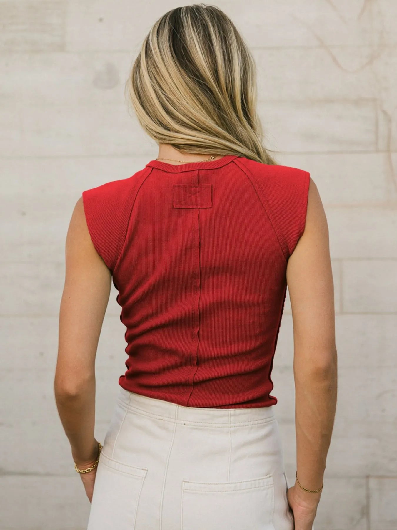 Trendsi Red Round Neck T-Shirt with Cap Sleeves and Fitted Style for a Chic Look